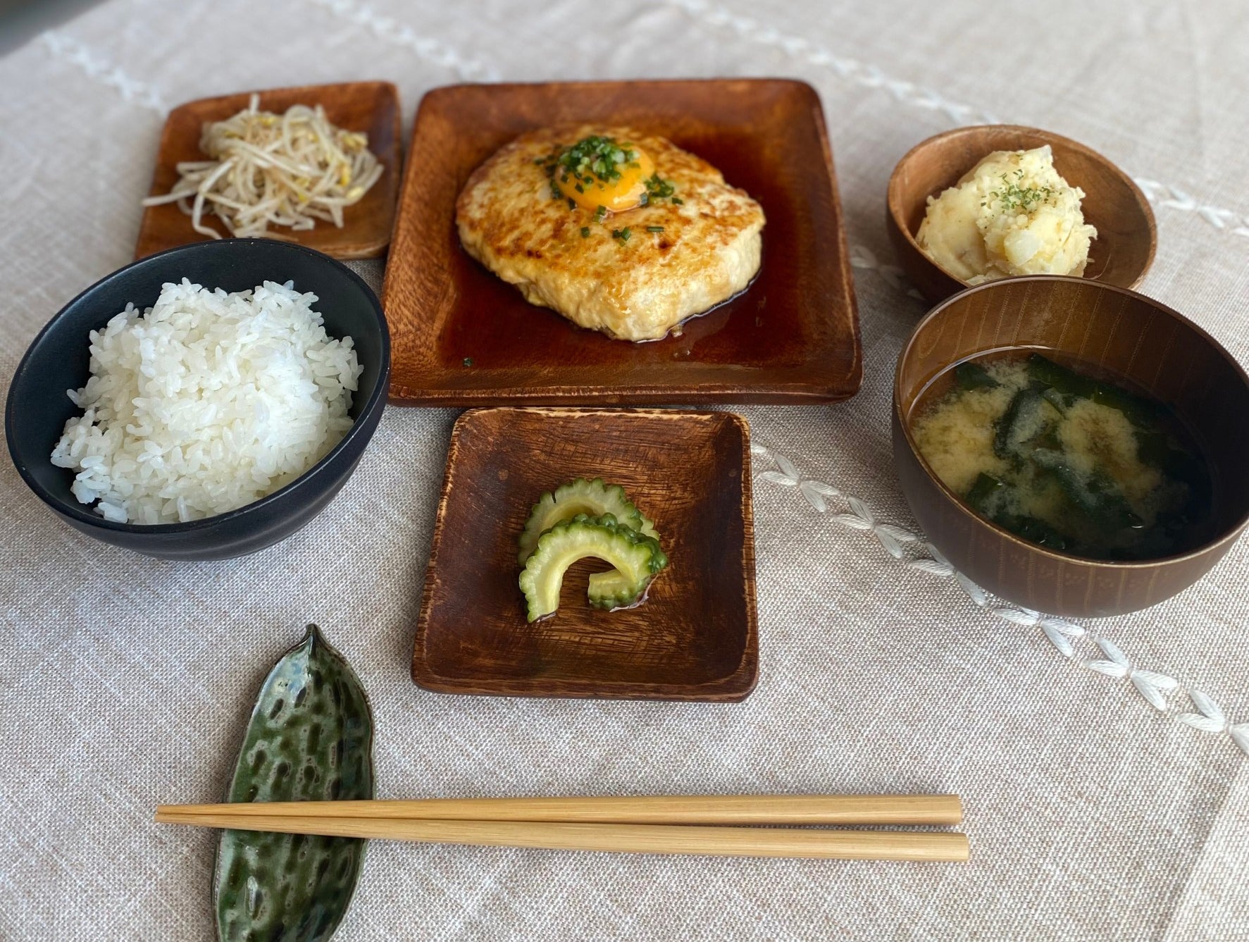 昼からお酒が楽しめるごはんやさん。遅めのランチも