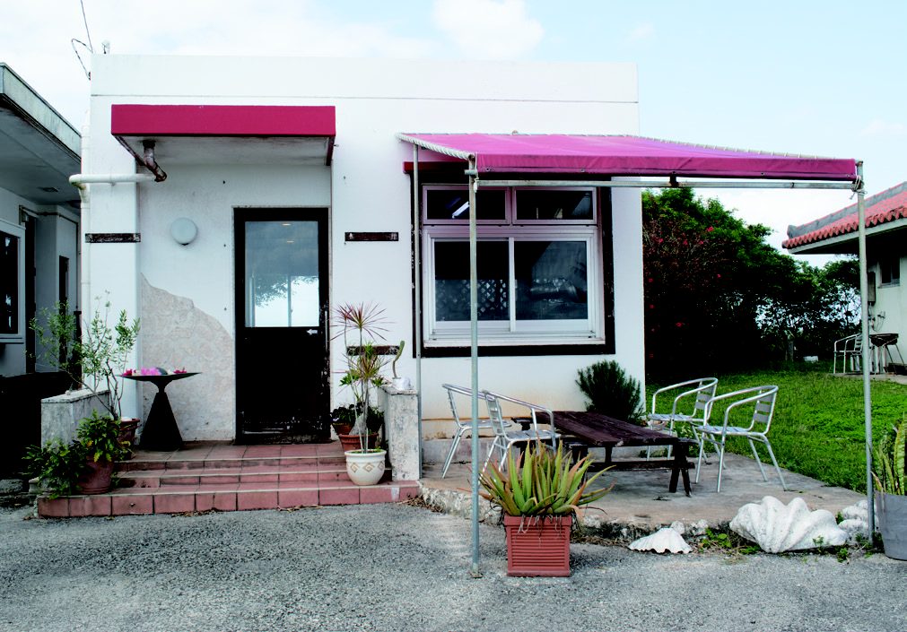 赤いテントが目印! 20 年愛されるパスタのお店