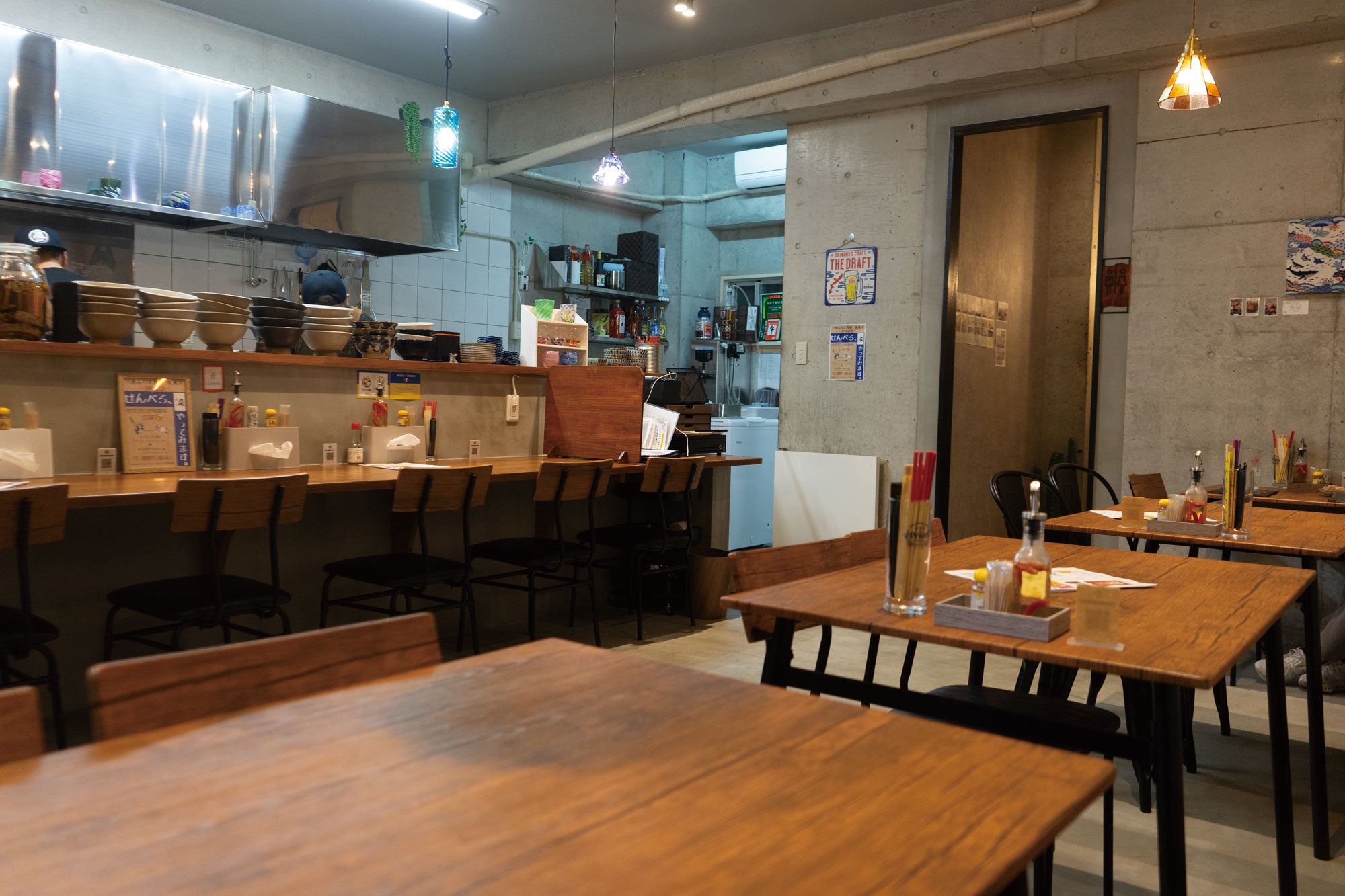 昼はそば、夜は酒場の絶品八重山そば店