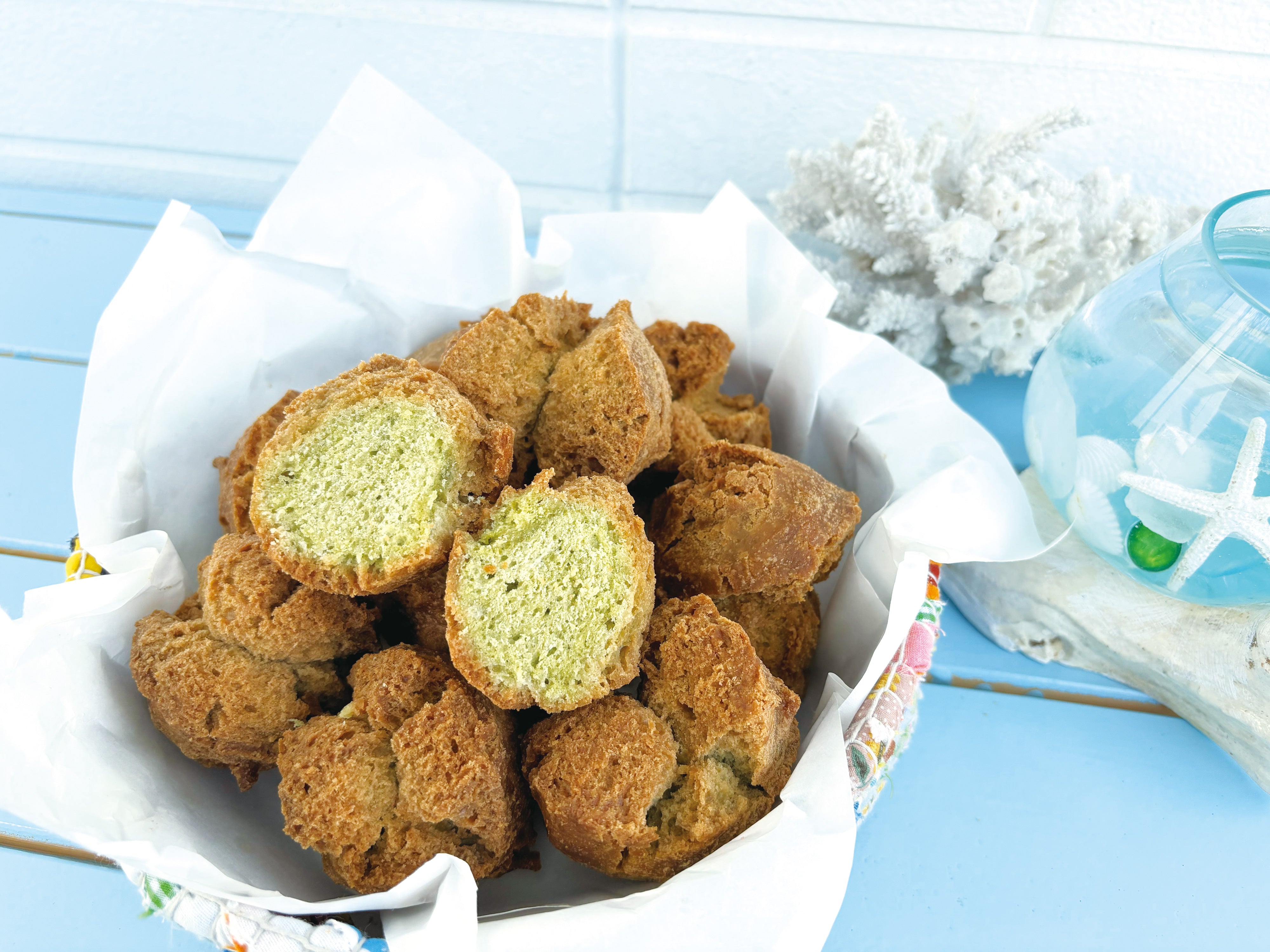 毎朝揚げたて! サクサク食感のサーターアンダギー