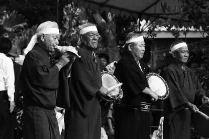 入裡輝夫的寫真集《愛爾蘭島的思考：竹富島的儀式（Tedun Nu Kizaru）》