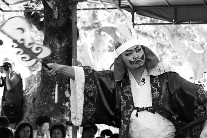 入裡輝夫的寫真集《愛爾蘭島的思考：竹富島的儀式（Tedun Nu Kizaru）》